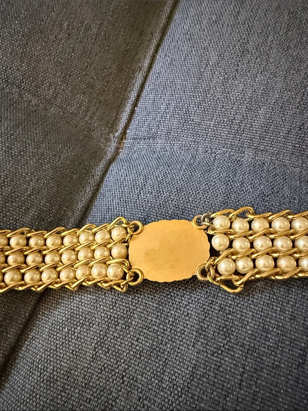 Vintage Belt in Metallic Gold with Faux Pearls. Size M/L. Circa 80’s.